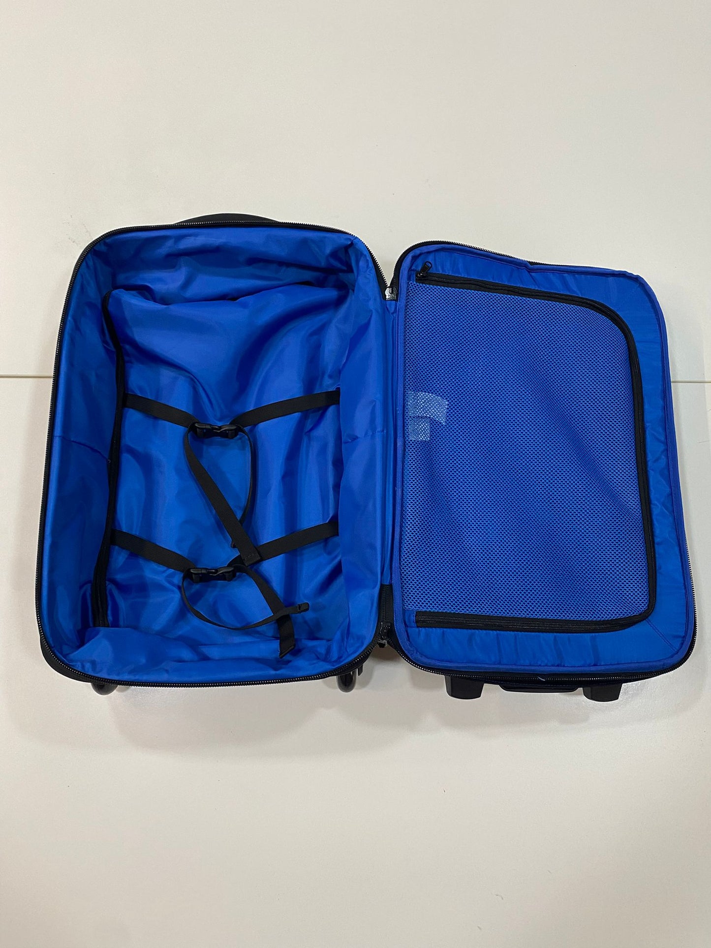 Maleta de equipaje con ruedas Bare Carry-On